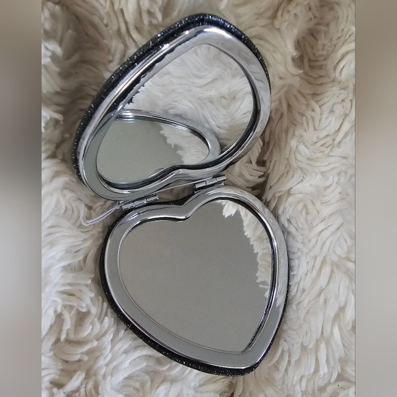 Coach Black Glitter Heart Shaped Dual Compact Mirror New With Tags - Picture 3 of 6